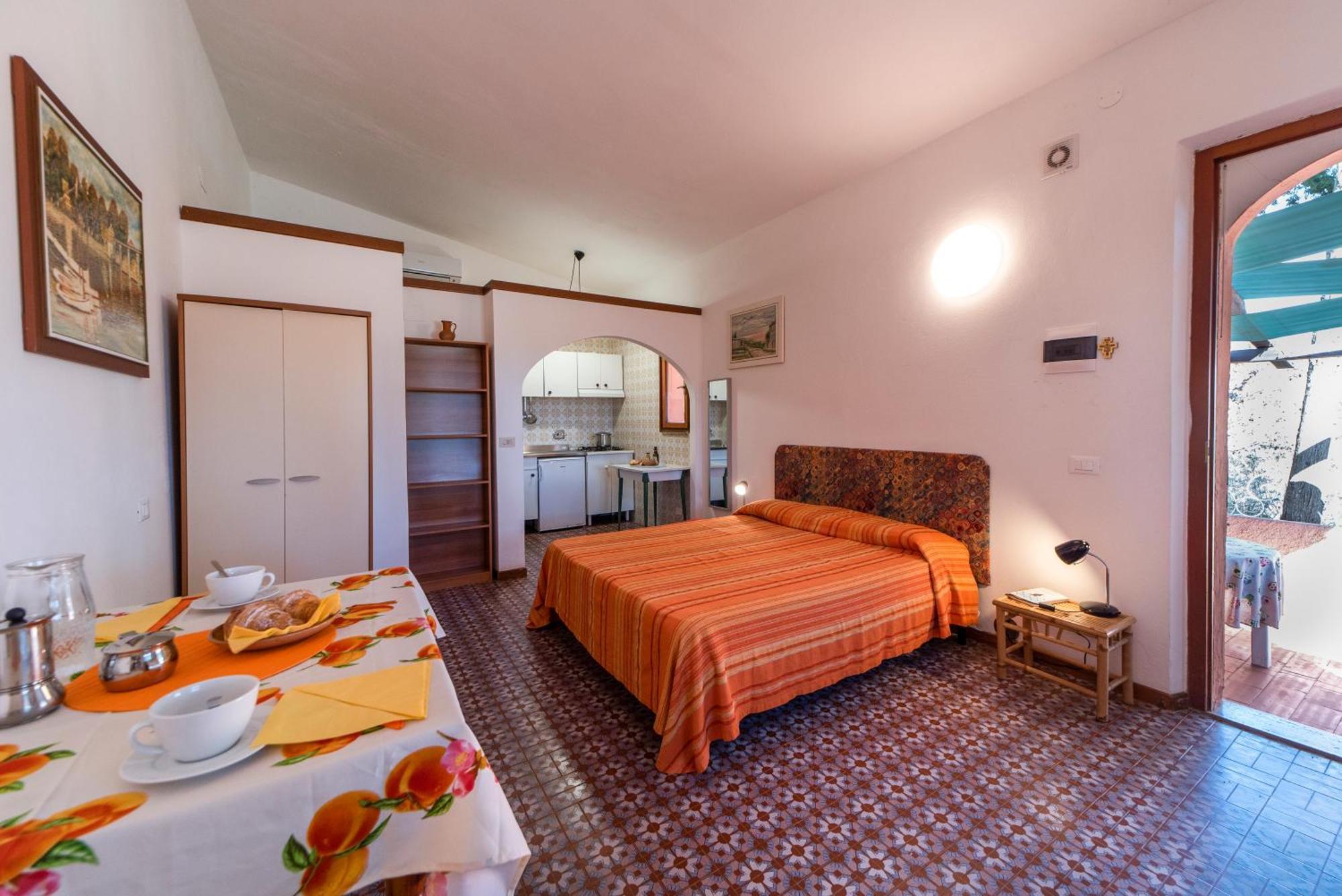 Gavila'S Residenza Turistico Alberghiera Порт-Аццурро Экстерьер фото