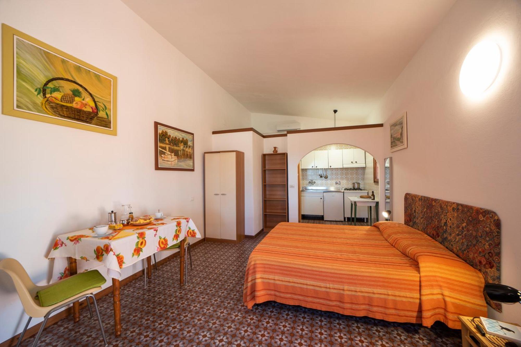 Gavila'S Residenza Turistico Alberghiera Порт-Аццурро Экстерьер фото